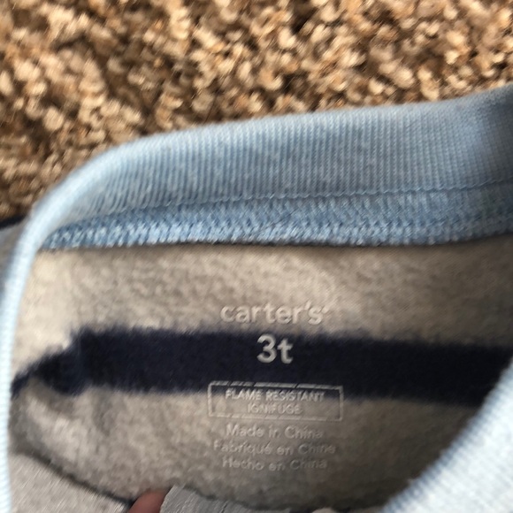 Carters 3T footed pjs - Picture 3 of 3